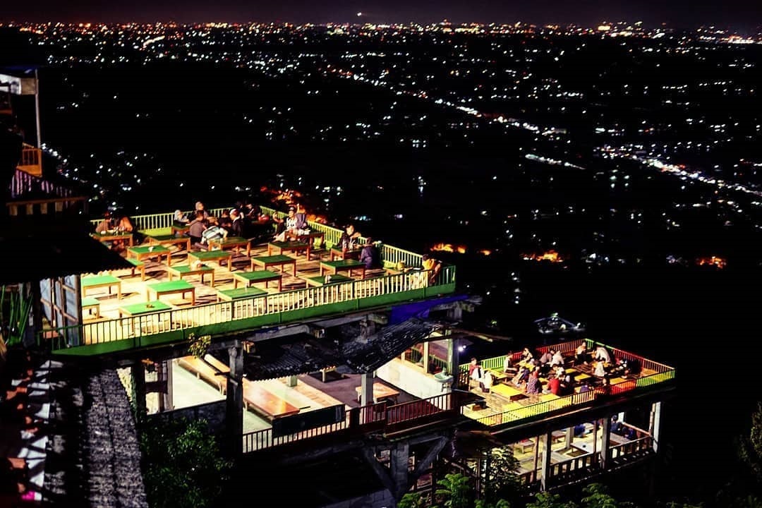 10 Rekomendasi Tempat Wisata Malam Paling Nge-Hype di Daerah Jogja Ini Wajib Untuk Kalian Kunjungi 4 10 Rekomendasi Tempat Wisata Malam Paling Nge-Hype di Daerah Jogja Ini Wajib Untuk Kalian Kunjungi 4