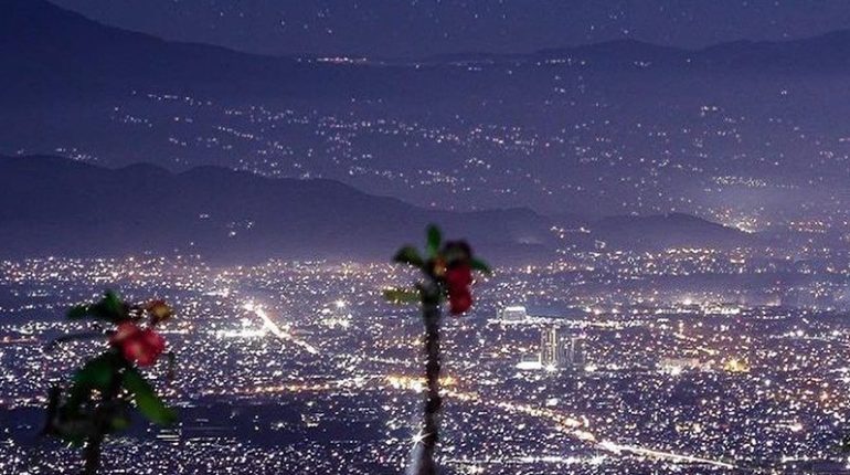 10 Referensi Destinasi Wisata Malam Hari Paling Ngehits di Daerah Bandung, Milenials Merapat! 7