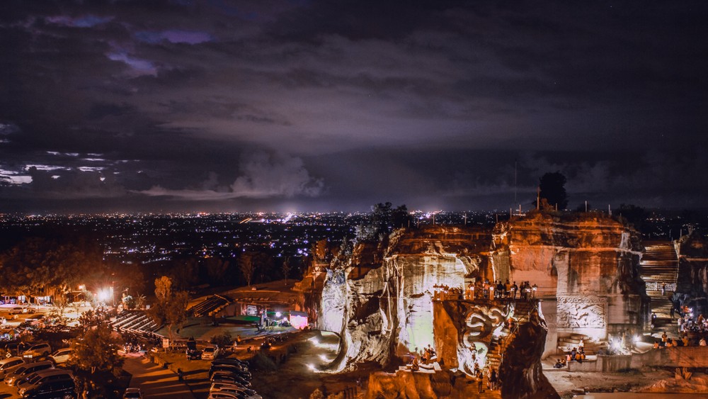 10 Rekomendasi Tempat Wisata Malam Paling Nge-Hype di Daerah Jogja Ini Wajib Untuk Kalian Kunjungi 6 10 Rekomendasi Tempat Wisata Malam Paling Nge-Hype di Daerah Jogja Ini Wajib Untuk Kalian Kunjungi 6