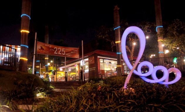 10 Rekomendasi Tempat Nongkrong Malam Hari di Surabaya Ini Bisa Menghiburmu Saat Bosan. Yuk Coba! 1