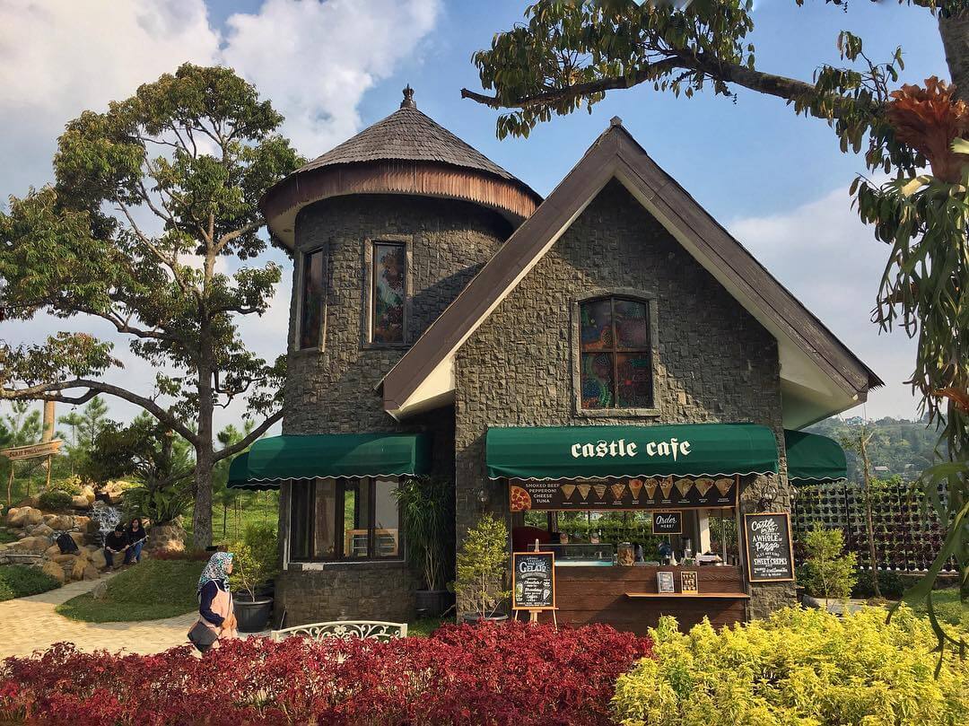 6 Rekomendasi Destinasi Wisata Malam Hari Daerah Puncak Yang Hits Banget Ini Wajib Dikunjungi 6 6 Rekomendasi Destinasi Wisata Malam Hari Daerah Puncak Yang Hits Banget Ini Wajib Dikunjungi 6