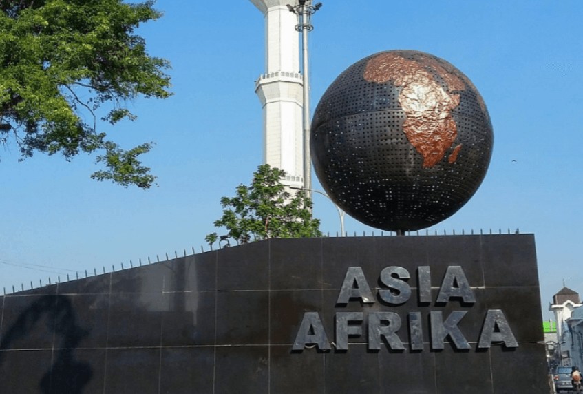 10 Referensi Destinasi Wisata Malam Hari Paling Ngehits di Daerah Bandung, Milenials Merapat! 6