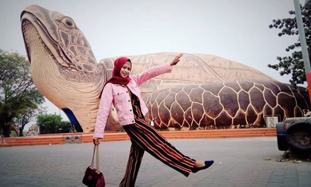 Pantai Kartini di Jepara Jawa Tengah Yang Ada Kura Kura Raksasa Sudah Buka Atau Tutup? 12 Pantai kartini jepara jawa tengah harga tiket masuk wisata lokasi alamat hotel dekat foto 2021 gambar kura kura letak sejarah bulu kabupaten map jateng youtube dimana pelabuhan peta jalan menuju dari kudus semarang pati rembang