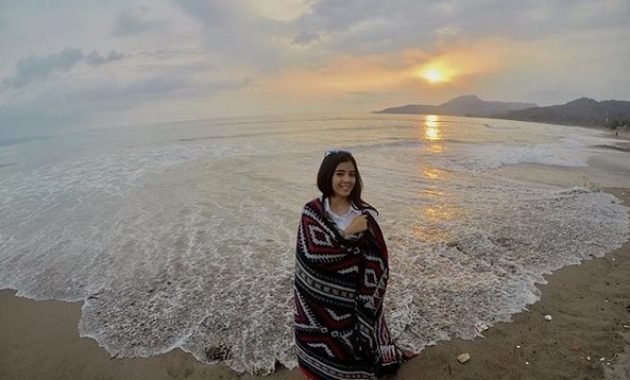 Daftar Tempat Wisata di Daerah Sekitar Pantai Pelabuhan Ratu Sukabumi dan Harga Tiket Masuknya 3 Foto pantai pelabuhan ratu di sukabumi tempat wisata karang hawu loji hotel mahkota dekat pinggir citepus cimaja mutiara cibangban cisolok sejarah misteri gambar jawa barat mitos harga tiket masuk alamat terletak di provinsi 2021 angker banten makam nyi roro kidul 7 sumur video