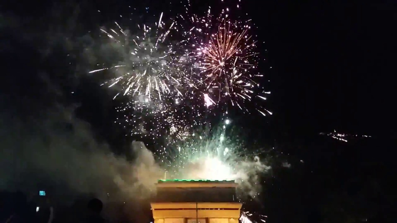 Tahun Baru di Jawa Timur? Kunjungi Perayaan Pesta Kembang Api di 6 Kota Ini 1 Tahun Baru di Jawa Timur? Kunjungi Perayaan Pesta Kembang Api di 6 Kota Ini 1