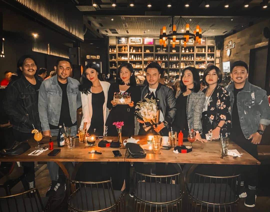 A To Z Bar Wine & Brasserie, Tempat Hangout Paling Asik di Semarang 3 A To Z Bar Wine & Brasserie, Tempat Hangout Paling Asik di Semarang 2