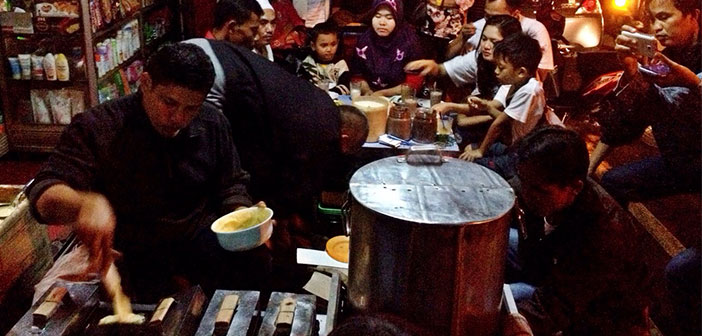 6 Daftar Pilihan Destinasi Wisata Malam Hari Paling Cantik di Daerah Sukabumi, Milennials Merapat! 4 6 Daftar Pilihan Destinasi Wisata Malam Hari Paling Cantik di Daerah Sukabumi, Milennials Merapat! 3