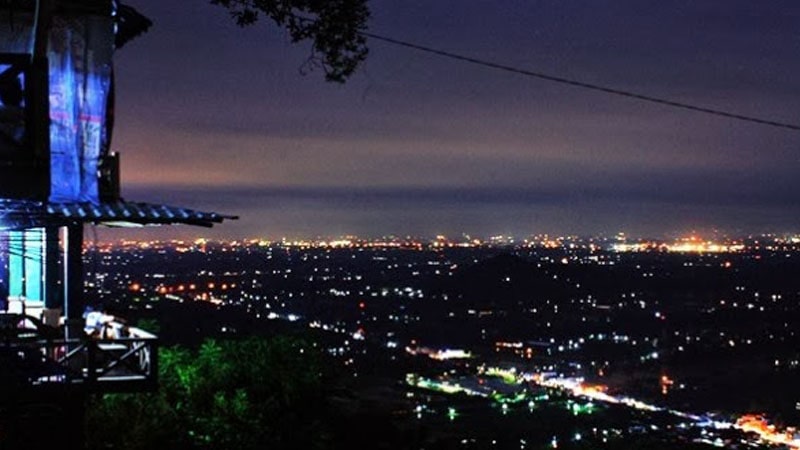 6 Rekomendasi Destinasi Wisata Malam Hari Paling Keren di Daerah Gresik, Wajib Kalian Kunjungi! 5