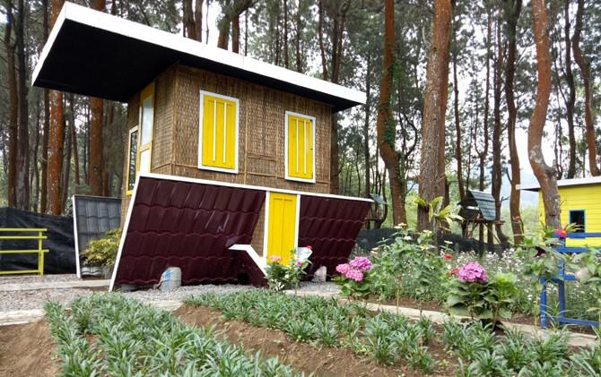 10 Wisata Rumah Terbalik di Indonesia Yang Instagenic Abis 1