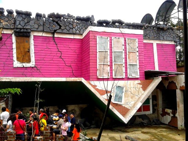 10 Wisata Rumah Terbalik di Indonesia Yang Instagenic Abis 2