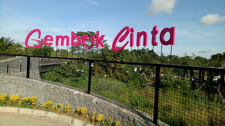 6 Daftar Pilihan Destinasi Wisata Malam Hari Paling Cantik di Daerah Sukabumi, Milennials Merapat! 3 6 Daftar Pilihan Destinasi Wisata Malam Hari Paling Cantik di Daerah Sukabumi, Milennials Merapat! 2
