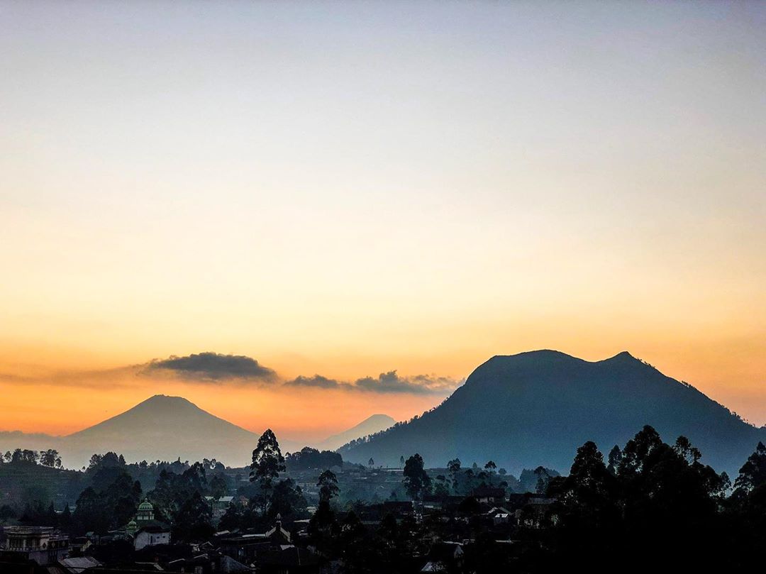 Serunya Nongkrong Ditemani View Pegunungan di Cafe Cerita Kita Magelang 3 Serunya Nongkrong Ditemani View Pegunungan di Cafe Cerita Kita Magelang 2