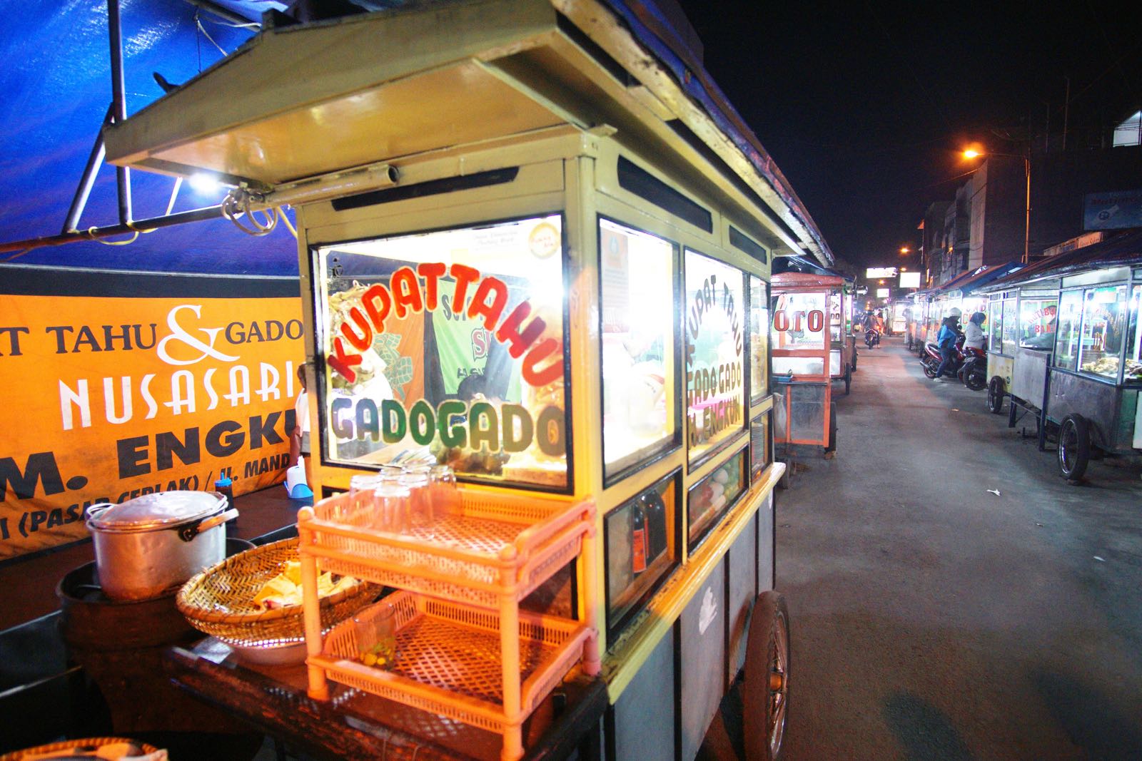 6 Rekomendasi Tempat Wisata Malam Hari Paling Seru di Daerah Garut, Sudah Pernah Kesini? 5 6 Rekomendasi Tempat Wisata Malam Hari Paling Seru di Daerah Garut, Sudah Pernah Kesini? 4