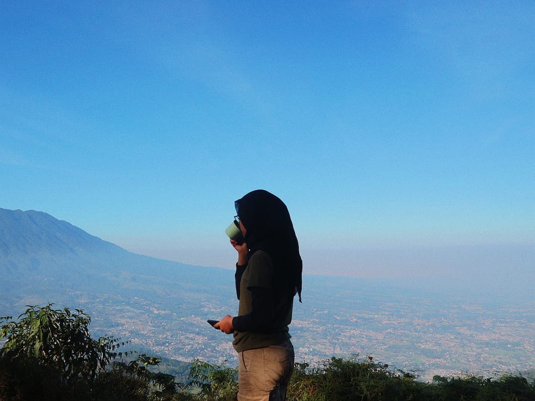 Pendaki Pemula? Coba Hiking ke Gunung Kencana, Pesona Alamnya Exotic Banget 8