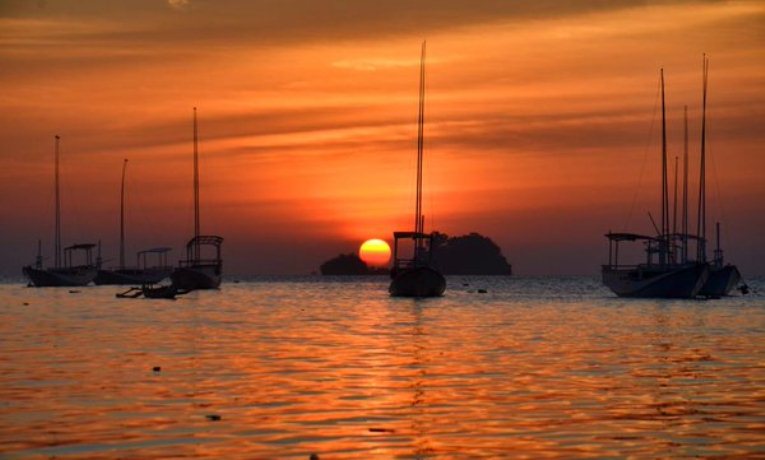 6 Rekomendasi Destinasi Wisata Malam Hari Paling Keren di Daerah Gresik, Wajib Kalian Kunjungi! 3