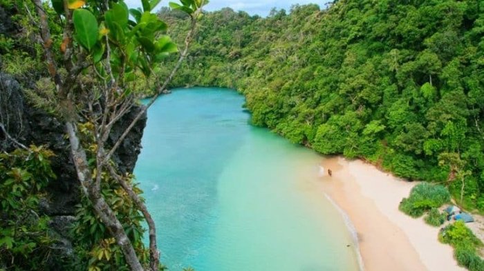 10 Pulau Eksotis di Jawa Timur Ini Jangan Sampai Kamu Lewatkan 9