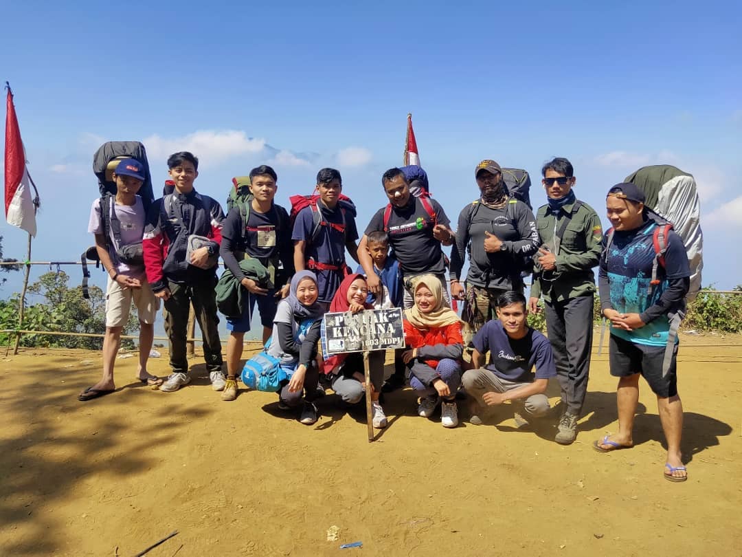 Pendaki Pemula? Coba Hiking ke Gunung Kencana, Pesona Alamnya Exotic Banget 2