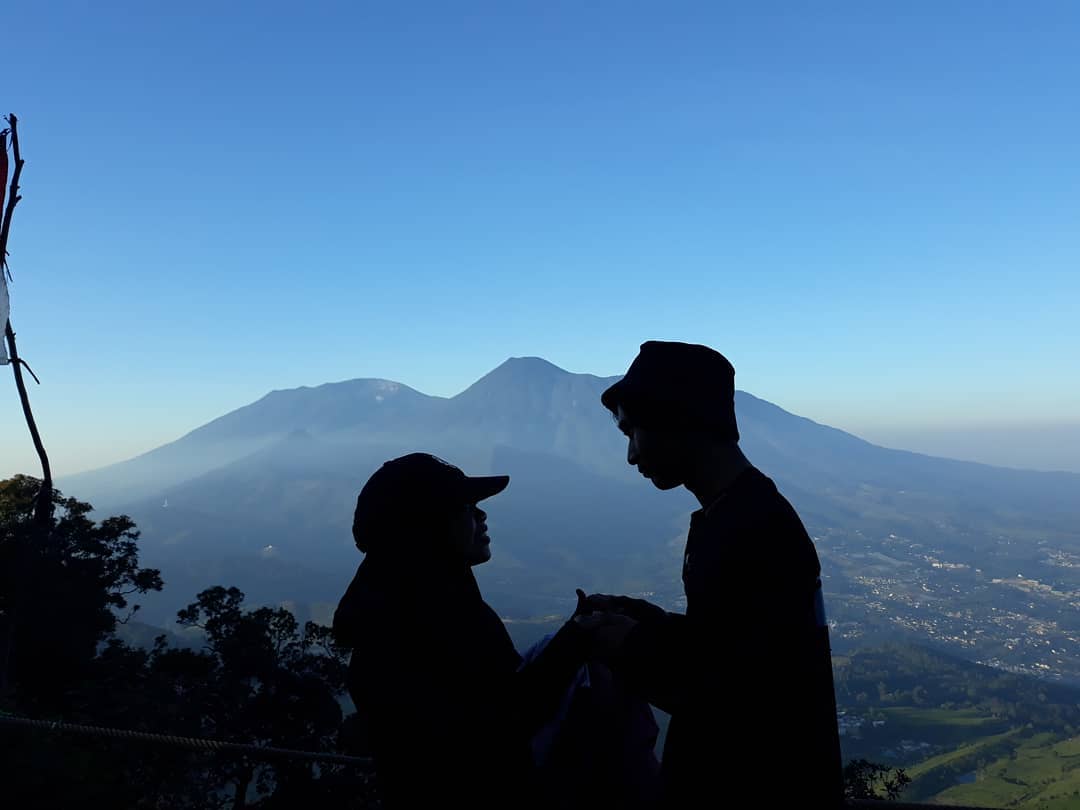 Pendaki Pemula? Coba Hiking ke Gunung Kencana, Pesona Alamnya Exotic Banget 9