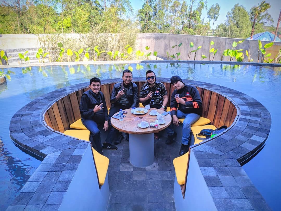 Serunya Nongkrong Ditemani View Pegunungan di Cafe Cerita Kita Magelang 10 Serunya Nongkrong Ditemani View Pegunungan di Cafe Cerita Kita Magelang 9