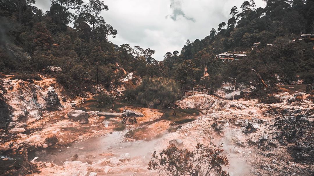 Nikmati Sensasi Berendam Air Hangat di Kawah Rengganis, Bisa Bikin Badan Rileks 1