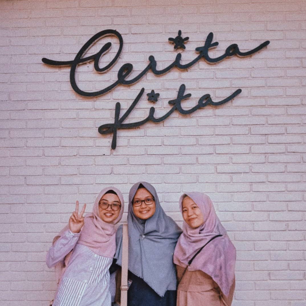 Serunya Nongkrong Ditemani View Pegunungan di Cafe Cerita Kita Magelang 2 Serunya Nongkrong Ditemani View Pegunungan di Cafe Cerita Kita Magelang 1