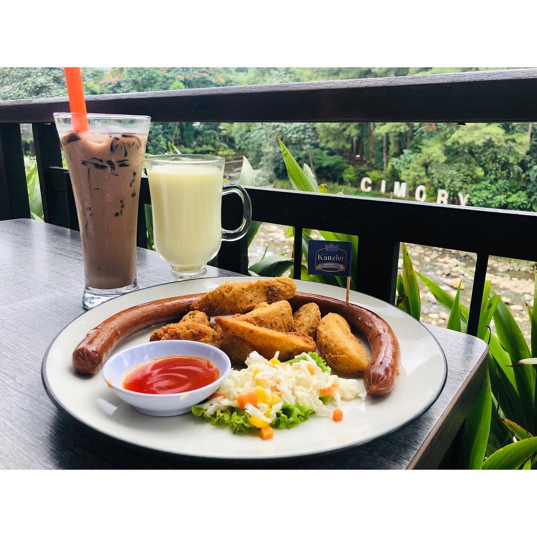 Serunya Plerisan Bareng Keluarga di Cimory Riverside, Kepoin Harga Menunya Dulu Yuk! 5