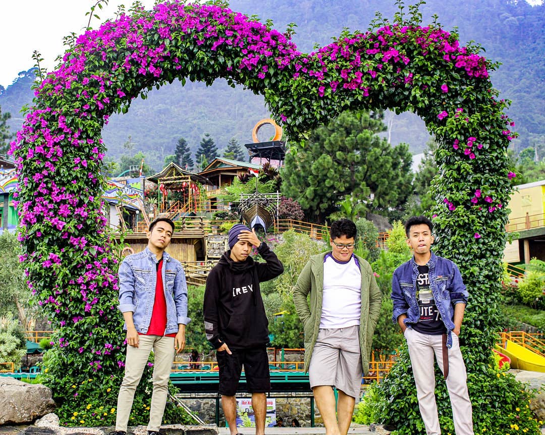 Villa Khayangan, Perpaduan Penginapan Diatas Bukit dan Spot Instagramable 4