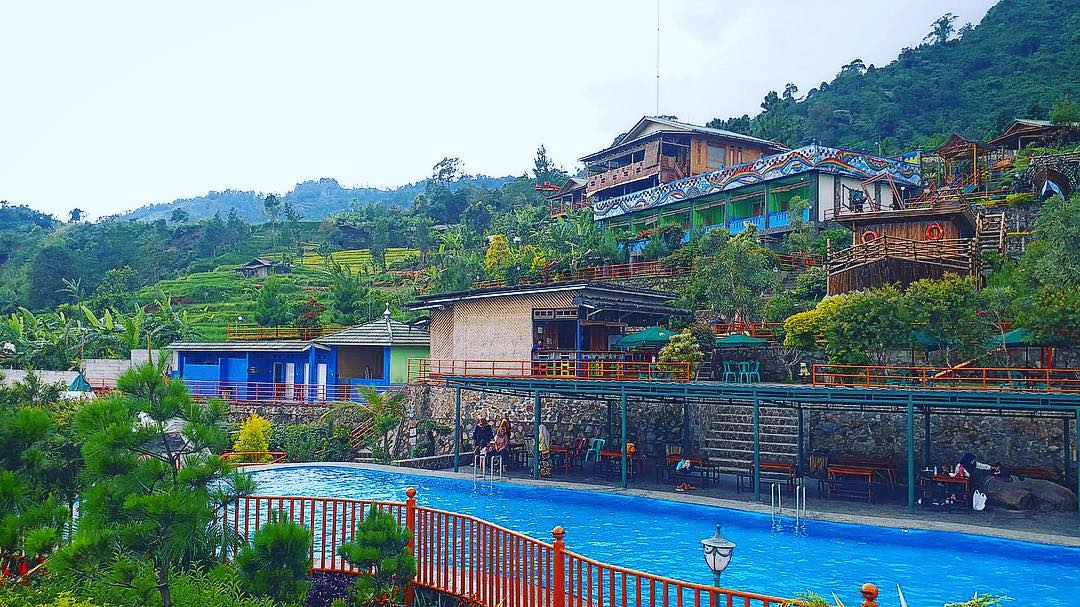 Villa Khayangan, Perpaduan Penginapan Diatas Bukit dan Spot Instagramable 2
