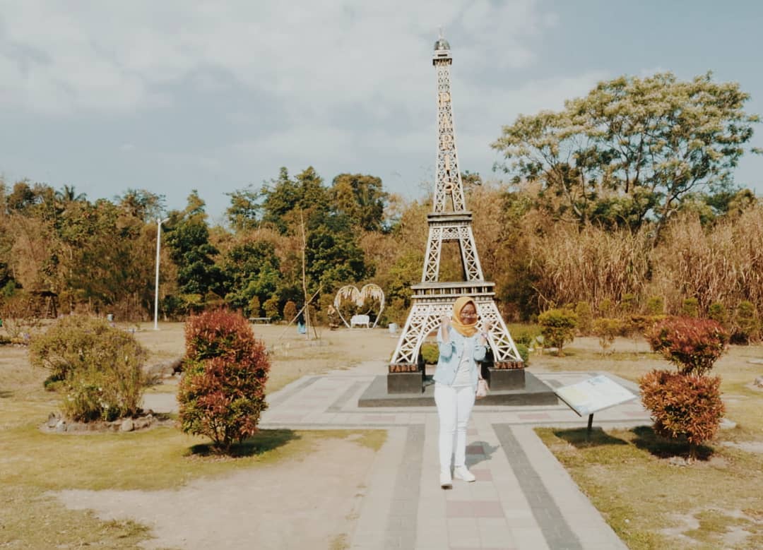 Merapi Park: Taman Tematik Dengan Puluhan Replika Landmark Paling Terkenal di Dunia 6 Merapi Park: Taman Tematik Dengan Puluhan Replika Landmark Paling Terkenal di Dunia 5