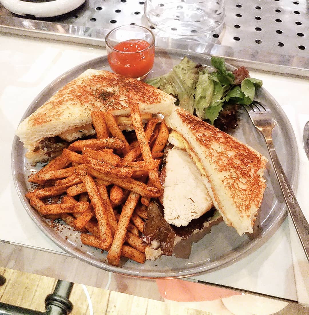 Antarakata Cafe, Tempat Nongkrong di Jalan Ahmad Yani Semarang Yang Dekat Simpang Lima 8