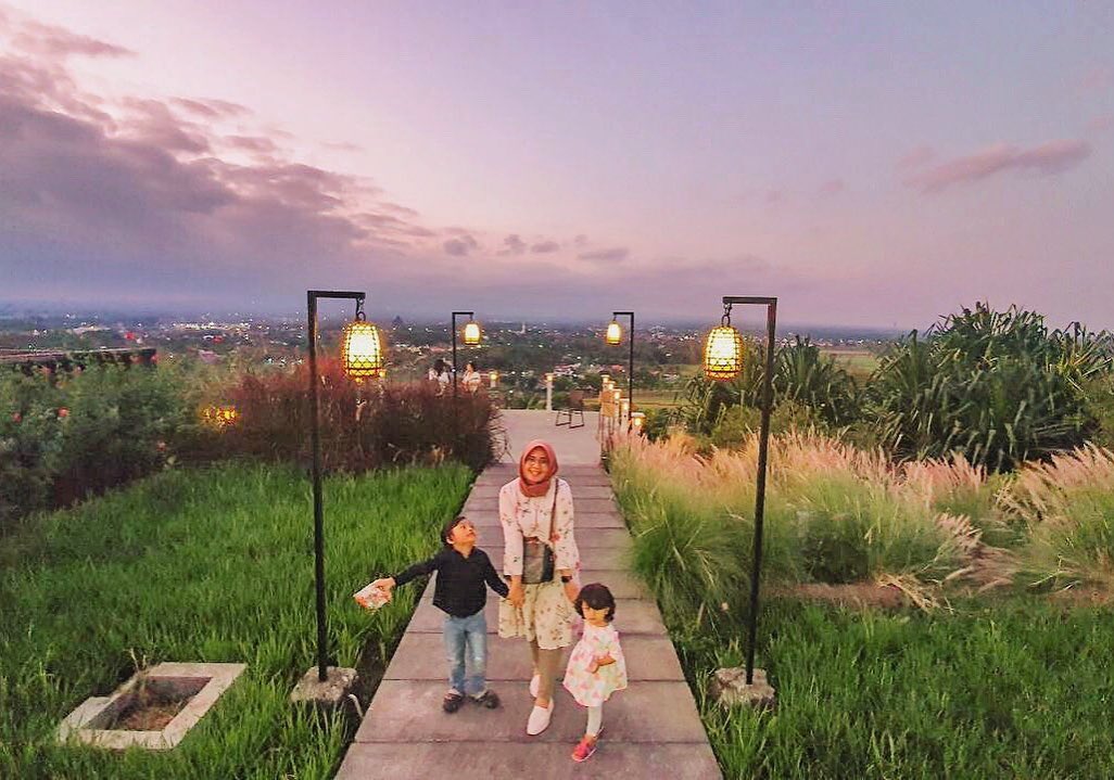 Abhayagiri: Restoran Romantis Diatas Bukit, Lihat Pesona Kecantikan dan Harga Menunya 1 Abhayagiri: Restoran Romantis Diatas Bukit, Lihat Pesona Kecantikan dan Harga Menunya 1