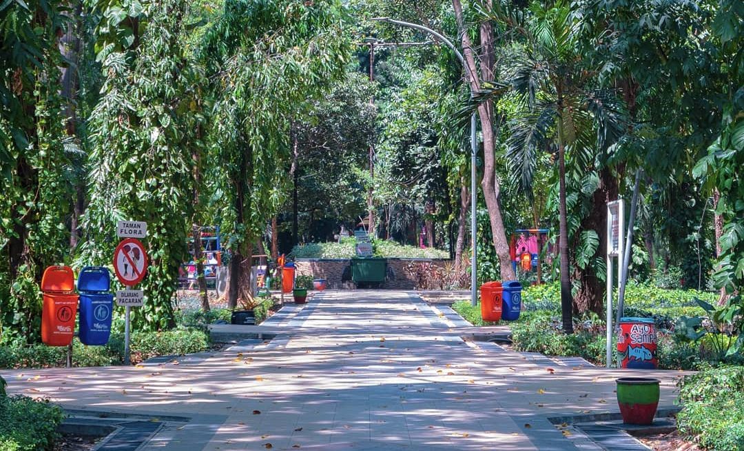 Taman Flora, Taman Kota Gratisan Dengan Fasilitas Super Lengkap di Surabaya 1