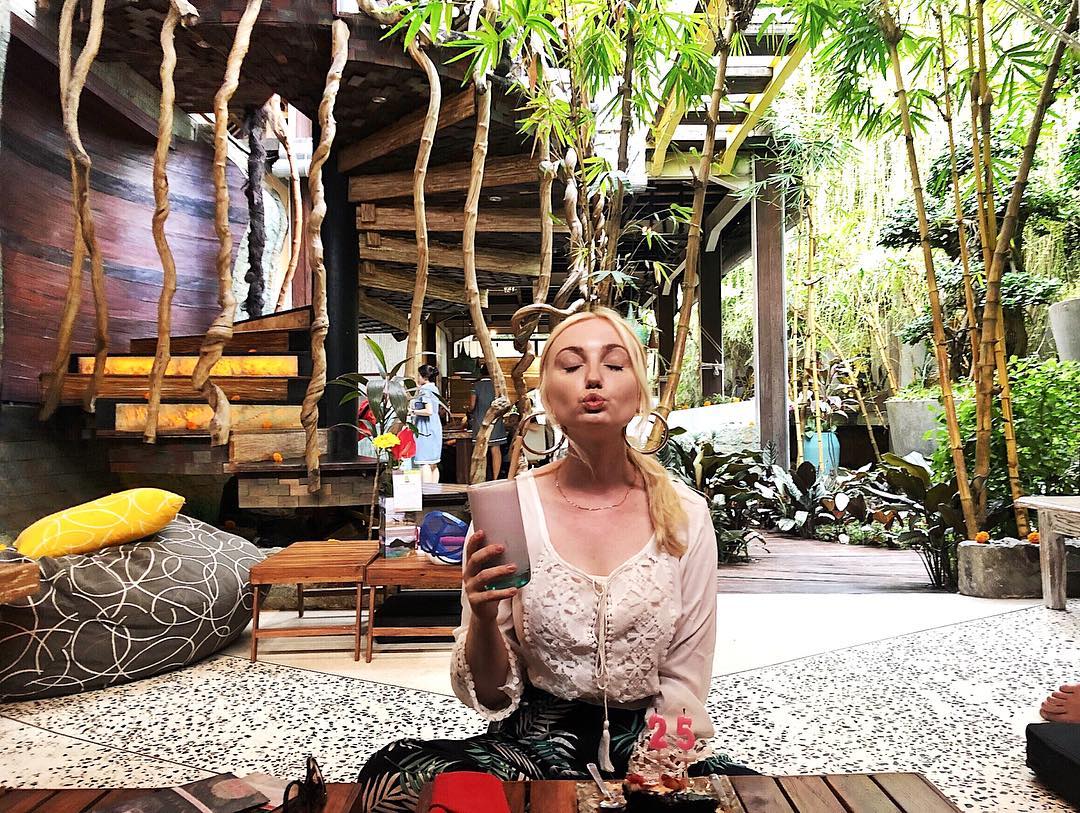 Clear Cafe Ubud, Tempat Nongkrong Asik di Bali 10