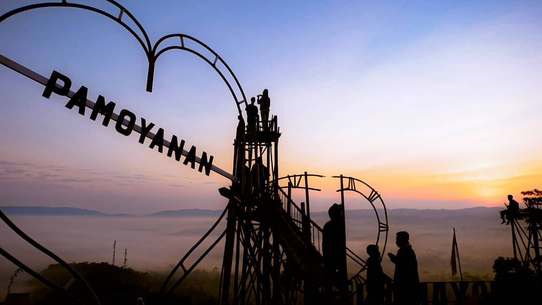 Bukit Pamoyanan, Panorama Eksotis di Subang Bak Negeri Diatas Awan 7