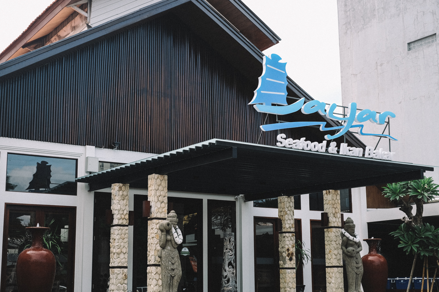 10 Tempat Makan Seafood Paling Maknyuss di Surabaya 1 10 Tempat Makan Seafood Paling Maknyuss di Surabaya 1