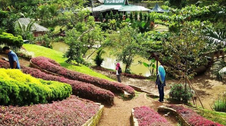 10 Rekomendasi Wisata Taman Cantik di Daerah Medan Yang Asyik Buat Melepas Penat dan Stres 8 10 Rekomendasi Wisata Taman Cantik di Daerah Medan Yang Asyik Buat Melepas Penat dan Stres 8
