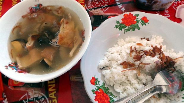 10 Daftar Timlo Paling Enak di Solo Yang Wajib Kamu Tahu 9 10 Daftar Timlo Paling Enak di Solo Yang Wajib Kamu Tahu 9