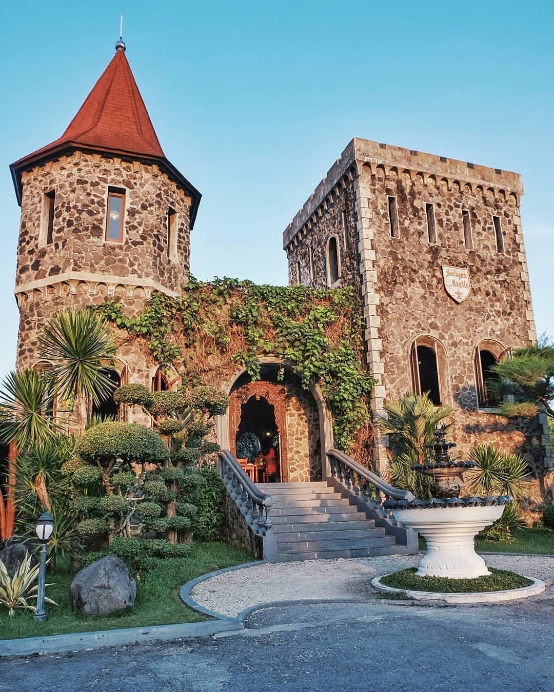 Mang Engking Jogja Soragan Castle, Resto Dengan Arsitektur Bangunan Keren 6