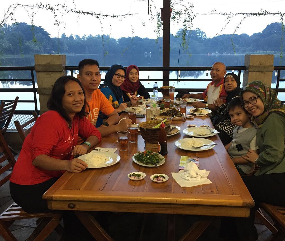 Telaga Seafood Cibubur, Restoran Pinggir Danau Paling Sejuk di Jakarta Timur 5