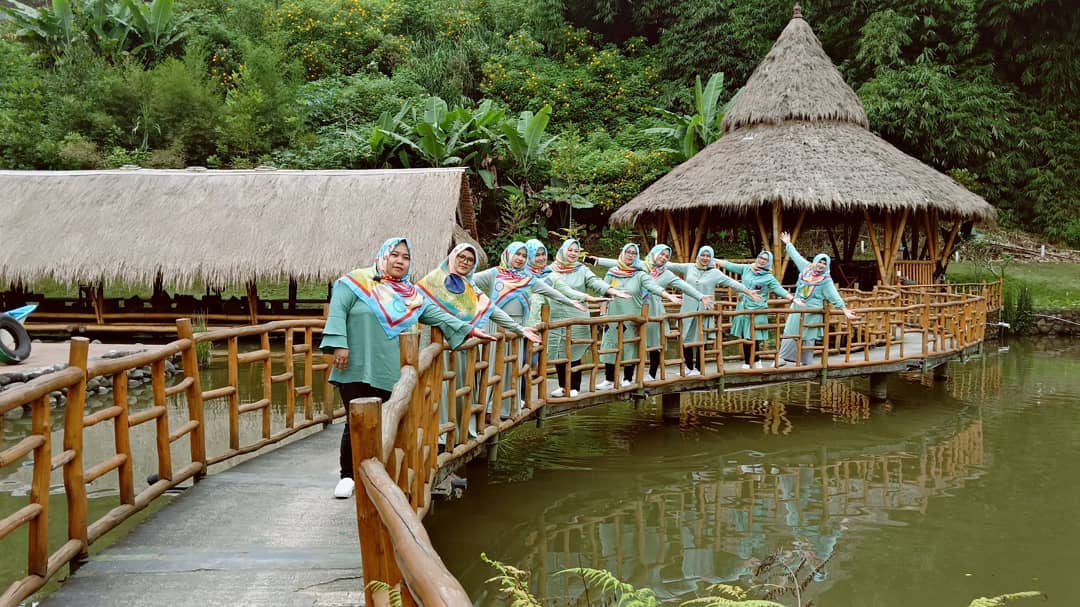 Mang Engking Lembang, Restoran Dengan Suasana Sejuk 9 Mang Engking Lembang, Restoran Dengan Suasana Sejuk 8
