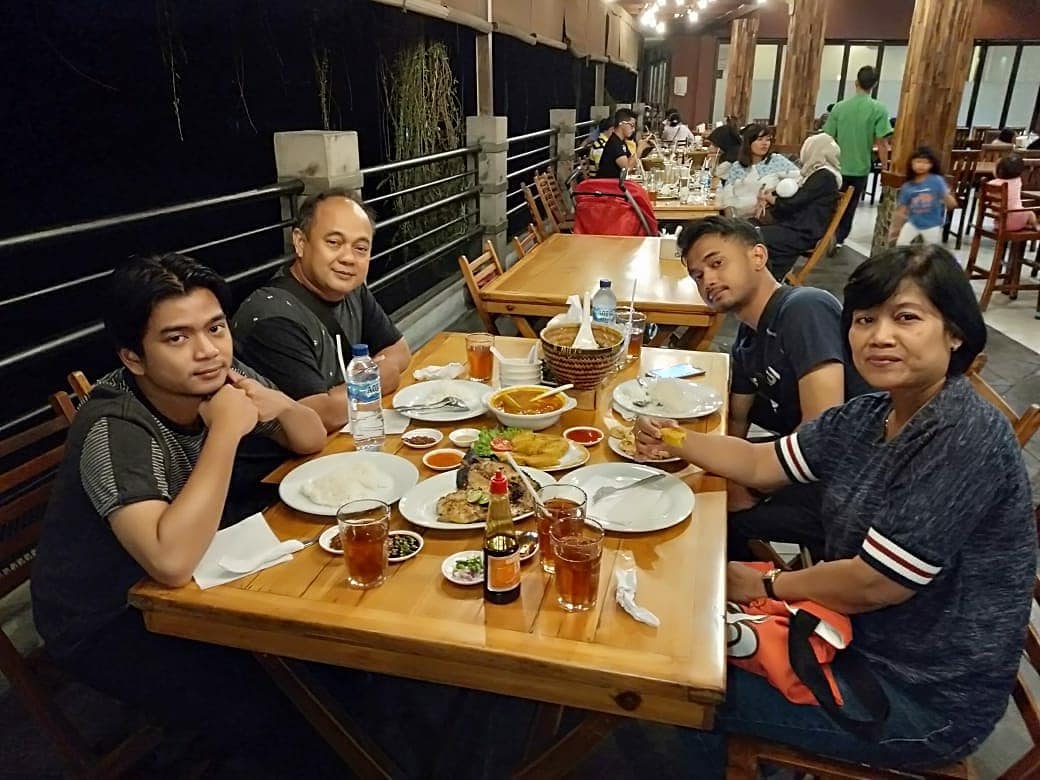 Telaga Seafood Cibubur, Restoran Pinggir Danau Paling Sejuk di Jakarta Timur 8