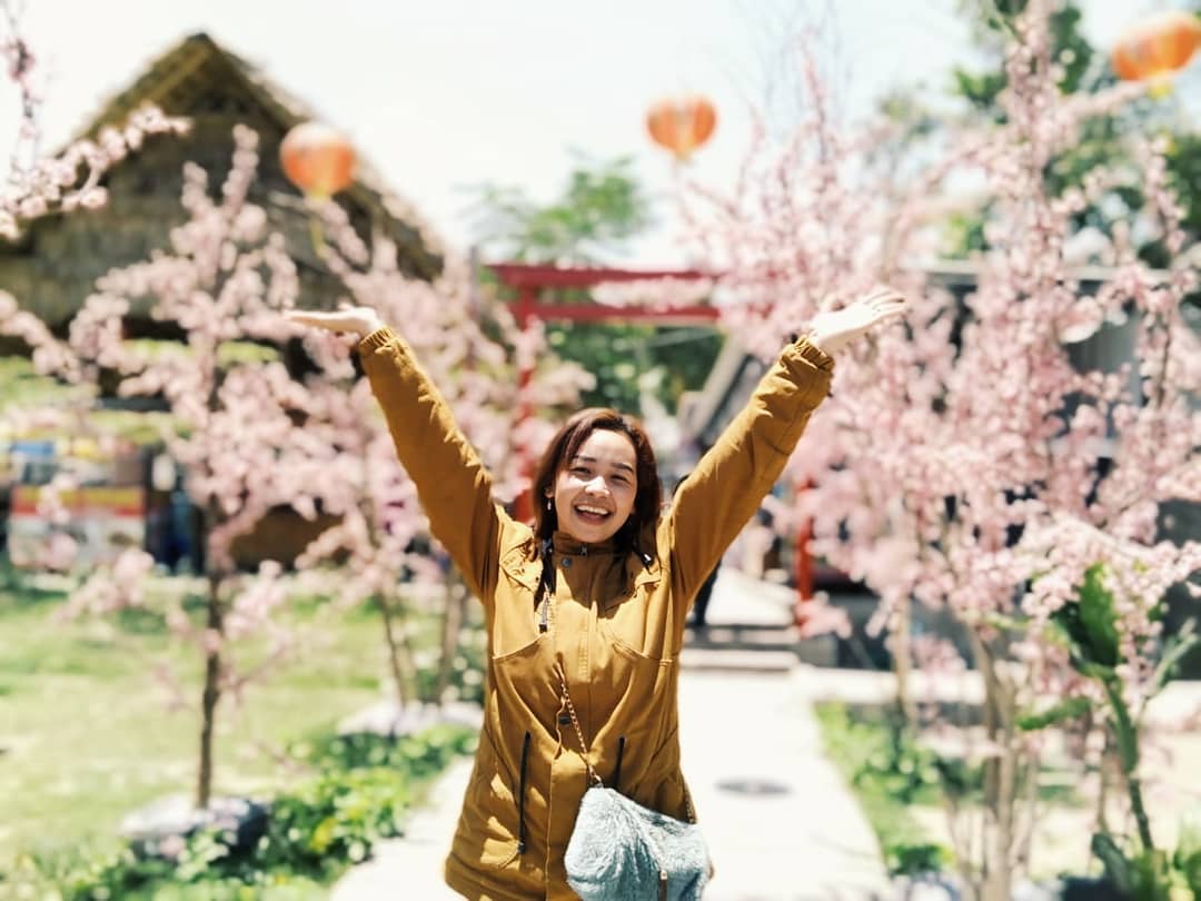Selfie Taman Sakura : Wisata Ala Jepang Istana Sakura Blitar Jawa Timur Tiket Masuk Jejak Wisata ...
