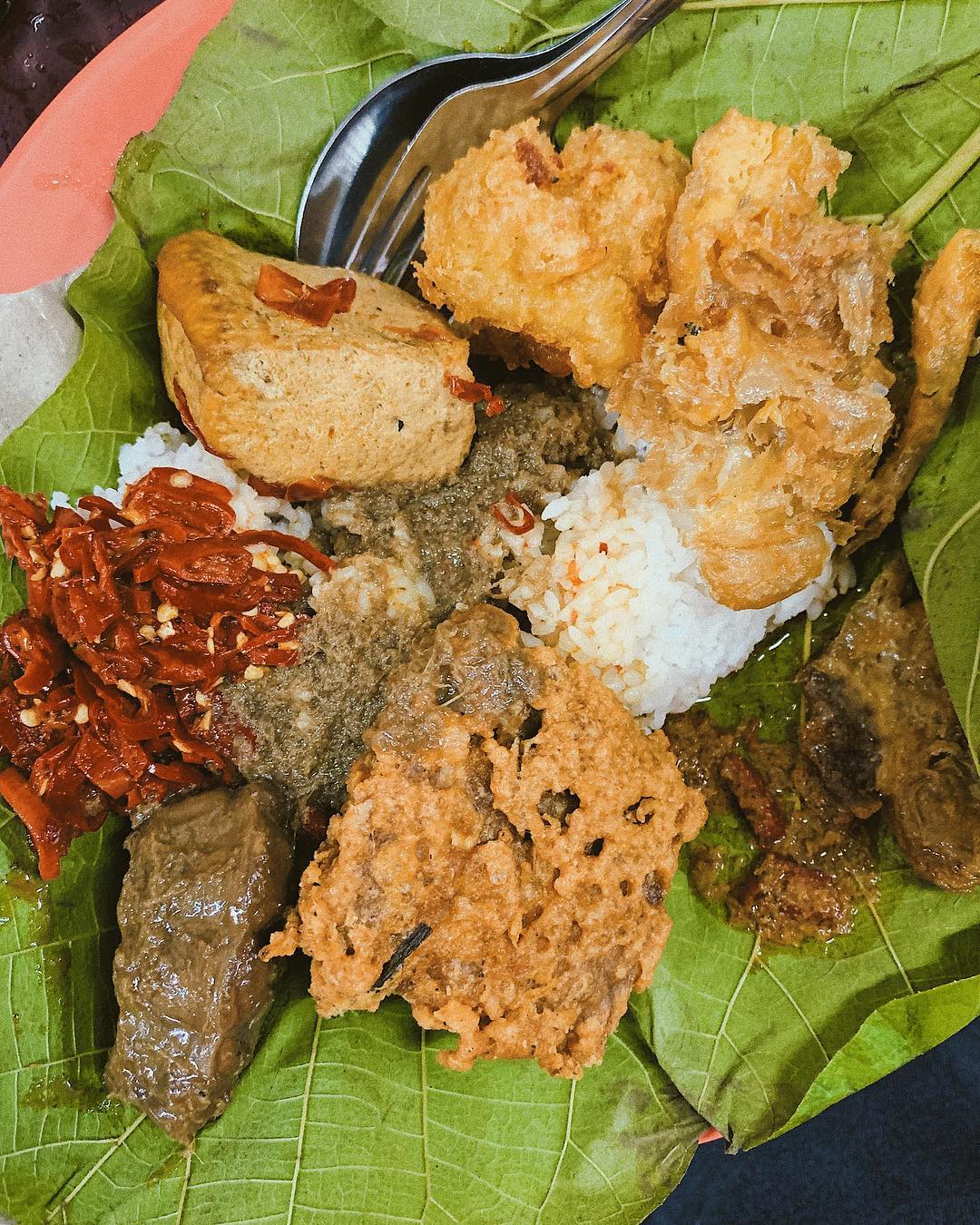 Kulineran di Cirebon, Jangan Lupa Mampir ke Nasi Jamblang Mang Dul Ini Menunya 3