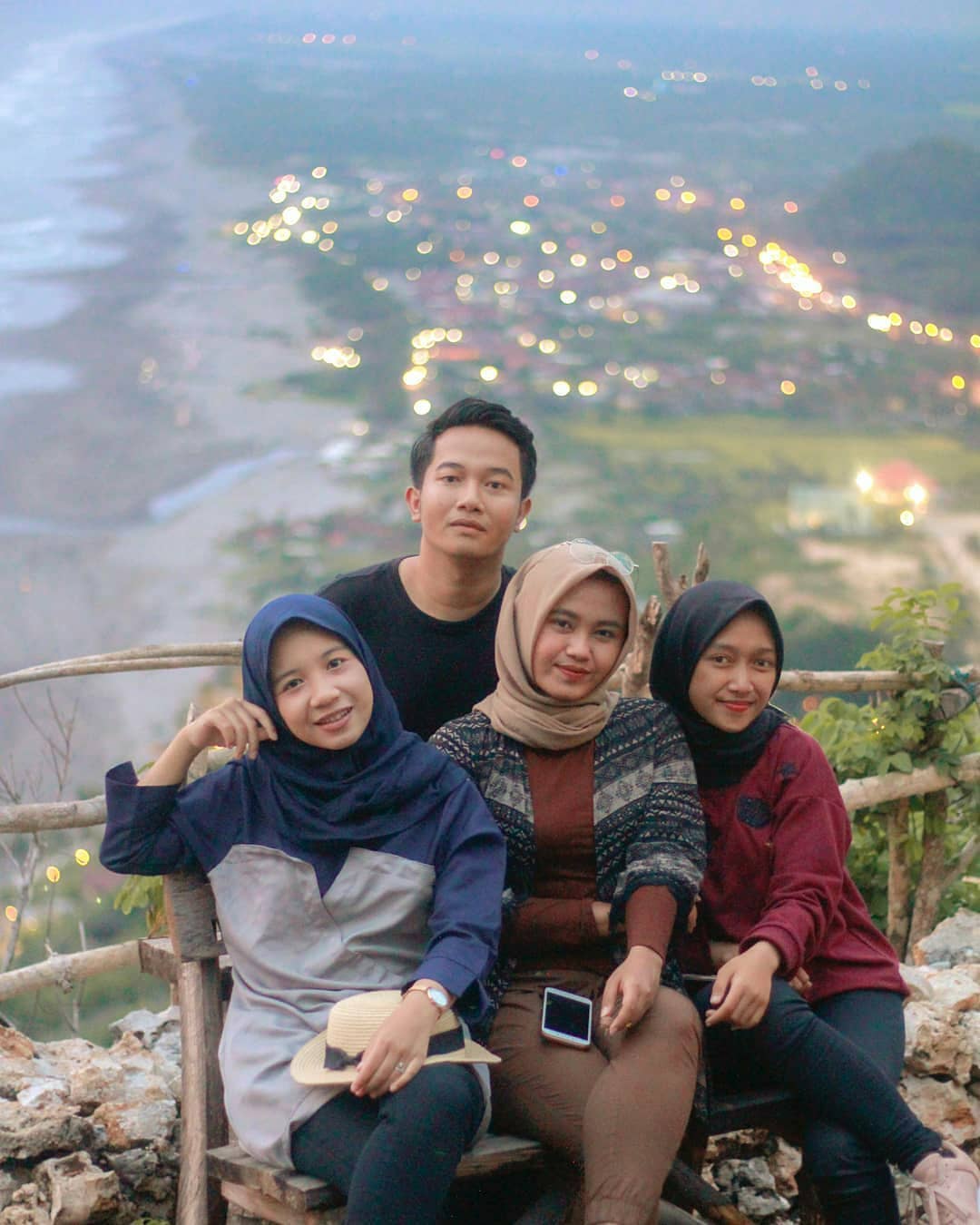 Beberapa Potret Cantiknya Shoka Bukit Senja, Spot Kece Untuk Sunset Time di Gunungkidul Yogyakarta 7 Beberapa Potret Cantiknya Shoka Bukit Senja, Spot Kece Untuk Sunset Time di Gunungkidul Yogyakarta 7