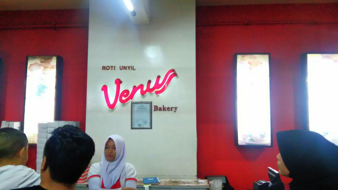 10 Toko Roti Unyil Venus di Sekitar Bogor Yang Bisa Kamu Kunjungi 1