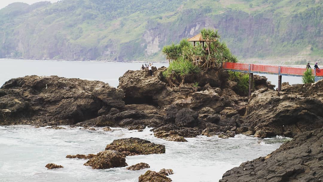 Potret Cantiknya Lokasi Pantai Menganti di Kebumen, Apakah Tempat Wisata Ini Buka Atau Ditutup? 3