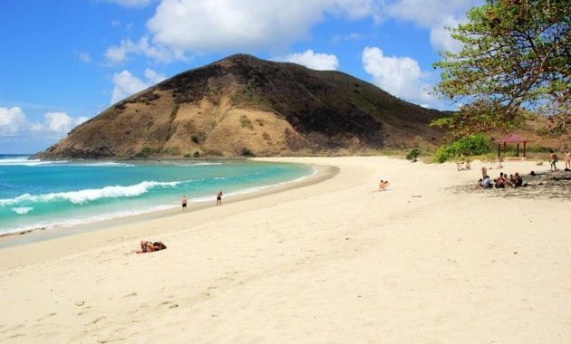 Lokasi Wisata Pantai Mawun di Lombok Tengah Nusa Tenggara Barat, Apakah Bisa Camping? 3 Lokasi Wisata Pantai Mawun di Lombok Tengah Nusa Tenggara Barat, Apakah Bisa Camping? 3