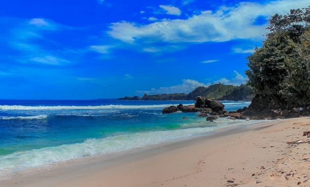 10 Foto Pantai Batu Bengkung Malang 2024 Harga Tiket Masuk 