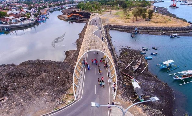 Pantai Boom Banyuwangi Yang Jembatannya Disebut Dion Wiyoko Seperti Helix Bridge Singapura 6 Foto pantai boom banyuwangi lokasi wisata sejarah jawa timur misteri anak tenggelam angker bwi 2021 tuban kendal kaliwungu semarang pekalongan hotel dekat tragedi inkai plengkung kabupaten jalan menuju rute harga tiket masuk alamat letak peta google map