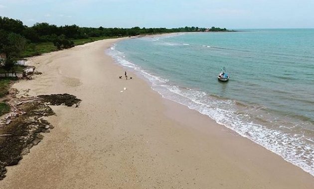 Pantai siring kemuning bangkalan madura dari surabaya sejarah akses jalan ke alamat arah menuju asal usul cerita foto gambar harga tiket masuk keindahan letak lokasi di desa macajah tanjungbumi kabupaten jawa timur map maps tanjung bumi peta review rute tempat wisata